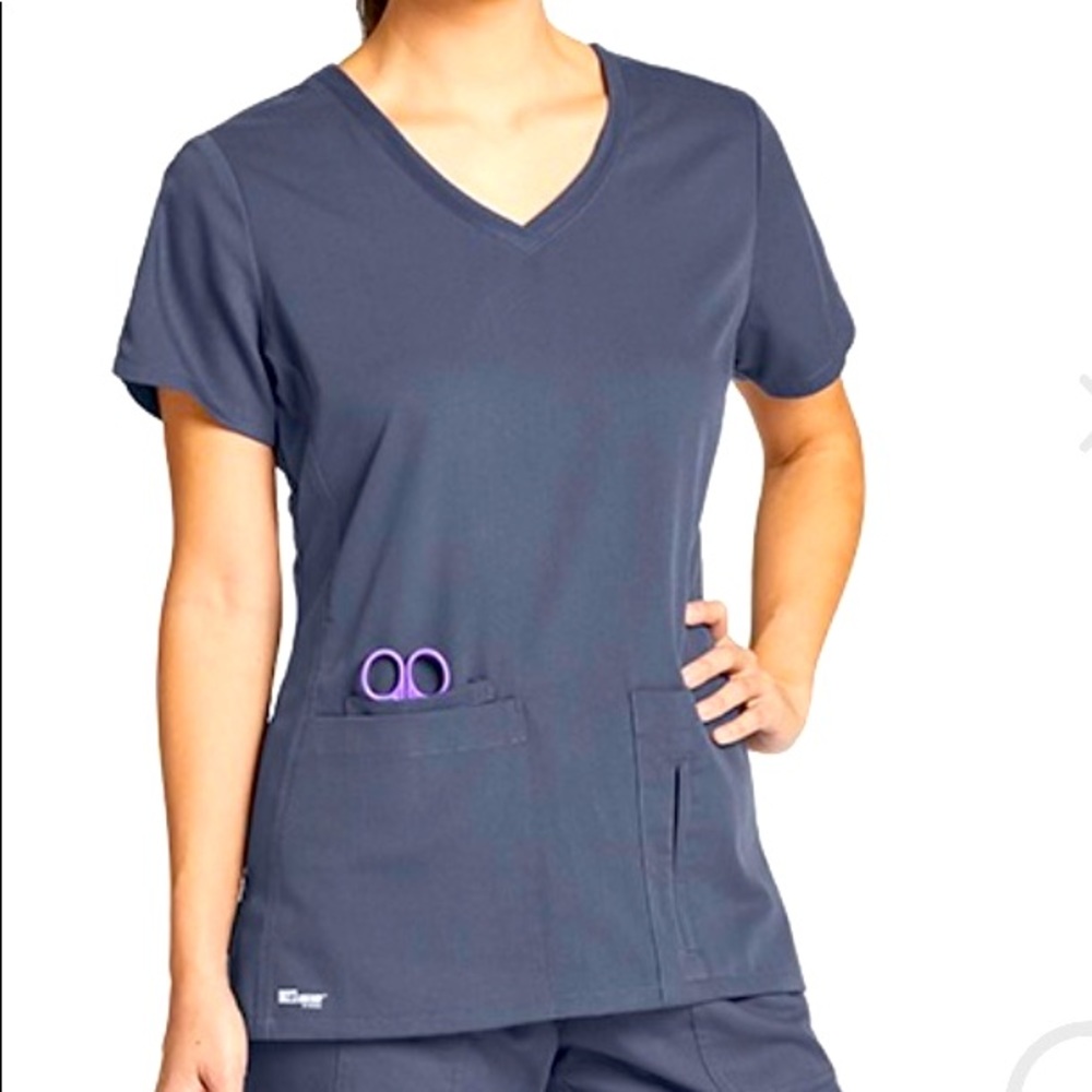 Grey’s anatomy Scrubs. 👩🏻‍⚕️ 4 pockets, light wear.